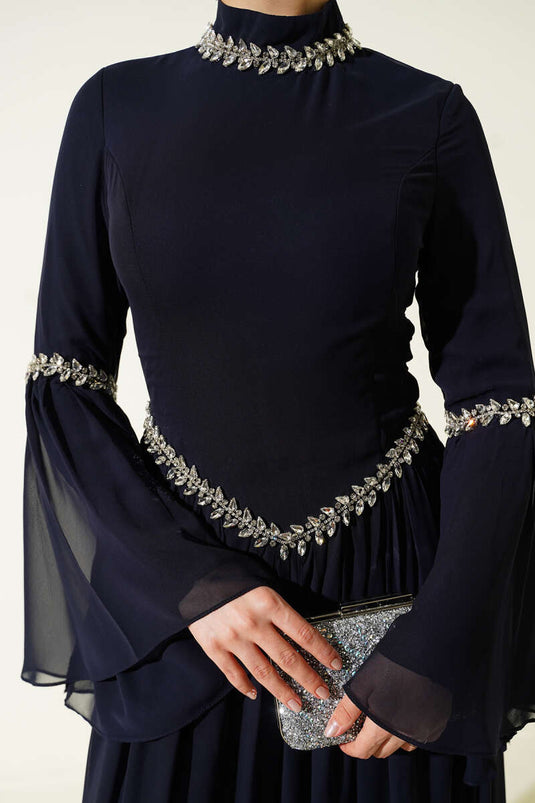 فستان سهرة شيفون مزين بحجارة باللون الأزرق الداكن