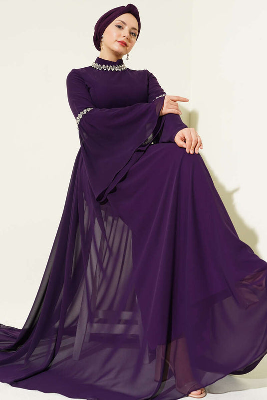 Robe de soirée en mousseline ornée de pierres violette