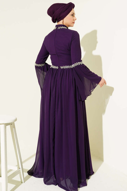 Robe de soirée en mousseline ornée de pierres violette