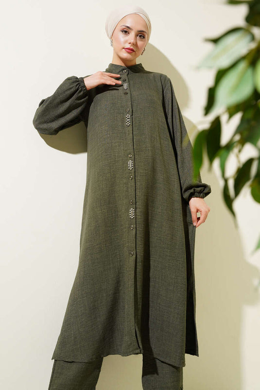 Zweiteiliger langer Tunika-Anzug mit Steinverzierungen in Khaki