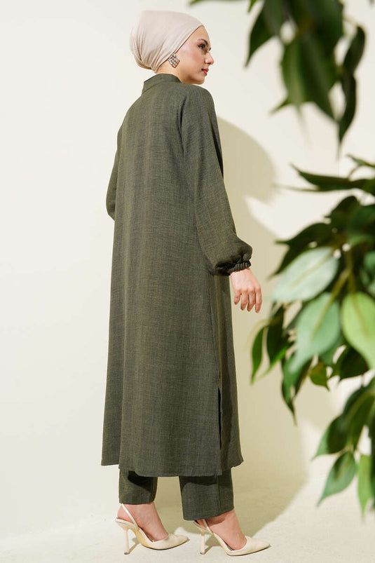 Zweiteiliger langer Tunika-Anzug mit Steinverzierungen in Khaki