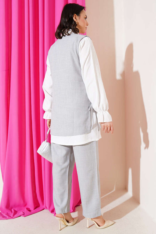 Costume trois pièces à nouer sur le côté et orné de pierres, gris