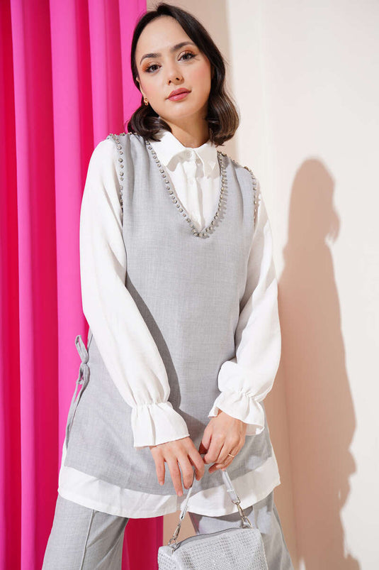 Costume trois pièces à nouer sur le côté et orné de pierres, gris