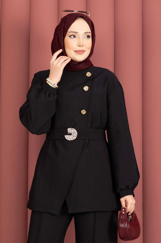 طقم مزدوج أسود بحزام وأزرار ذهبية التصميم