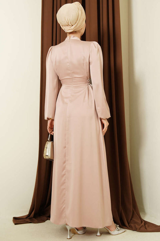 فستان سهرة ساتان بيج مزين بالأحجار ومربوط