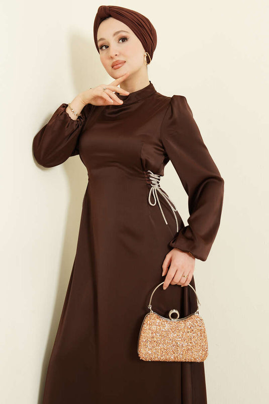 فستان سهرة ساتان برباط وحجر باللون البني