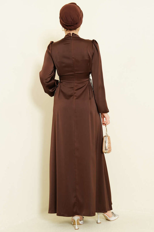 فستان سهرة ساتان برباط وحجر باللون البني