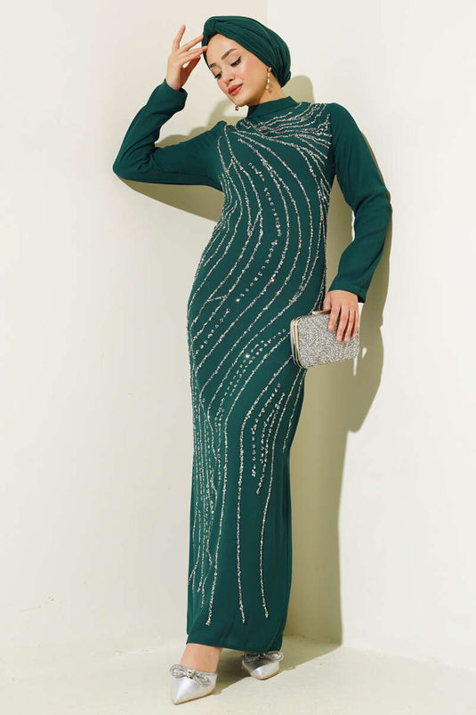 فستان سهرة مقاس كبير مرصع بالزمرد