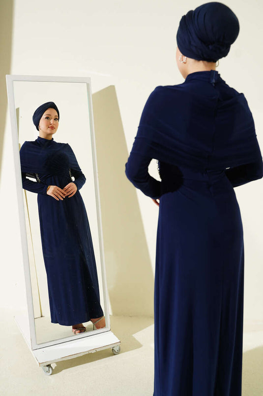 فستان سهرة رملي برقبة متقاطعة مزين بالأحجار باللون الأزرق الداكن