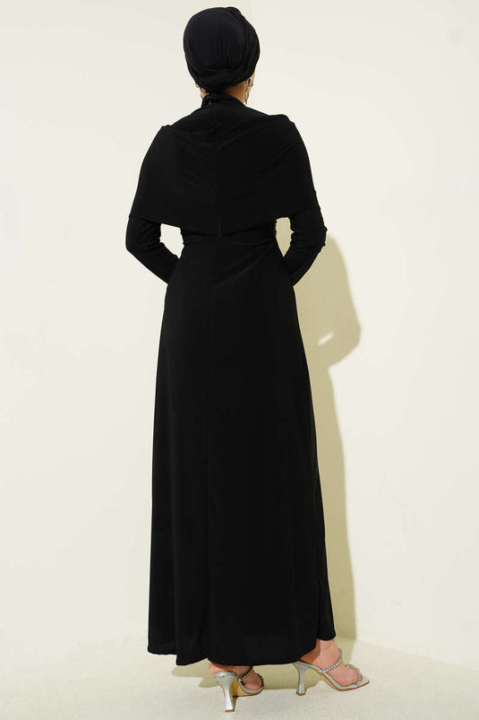 فستان سهرة رملي بياقة متقاطعة مزين بالأحجار باللون الأسود