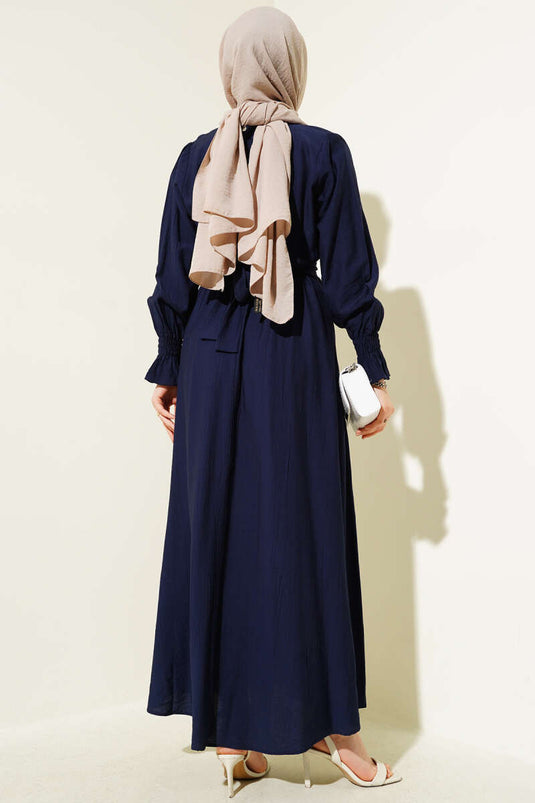 Vestido azul marino con cintura elástica y bolsillos de encaje apedreado