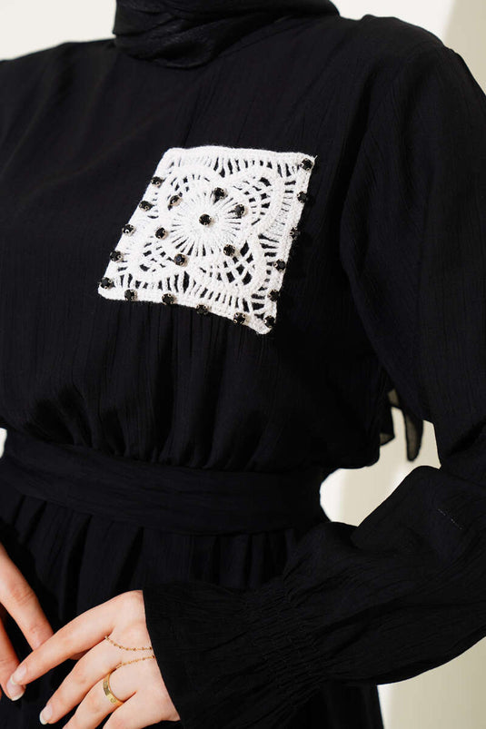 Schwarzes Kleid mit Strassspitze, Taschen und elastischem Bund