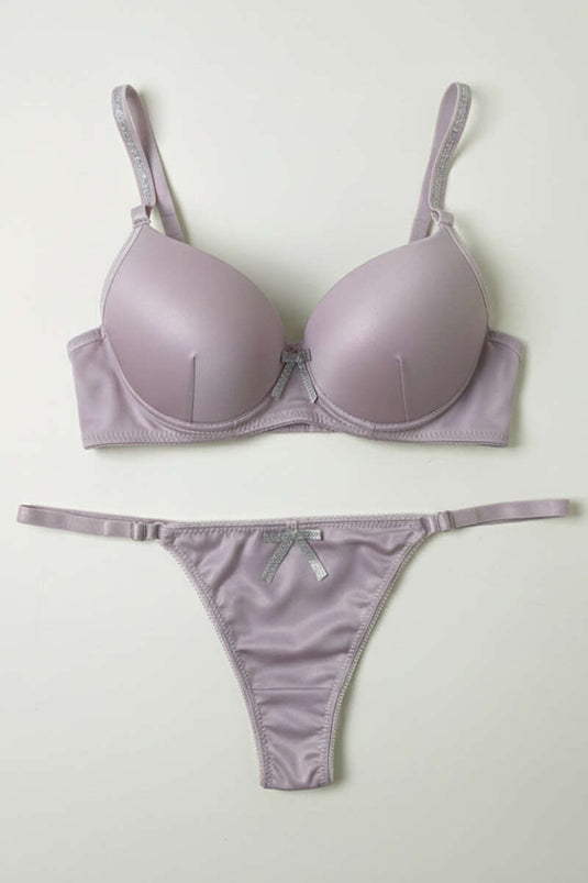 Beha-set met stenen en lederen accenten in poederkleur