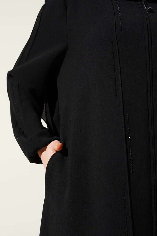 Abaya grande taille noire à épaules rembourrées et surpiquées