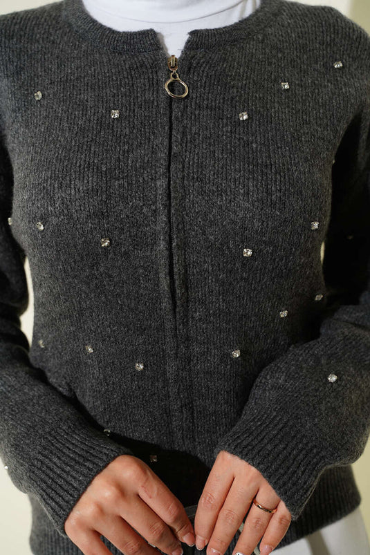 Gilet court en maille anthracite orné de strass et zippé