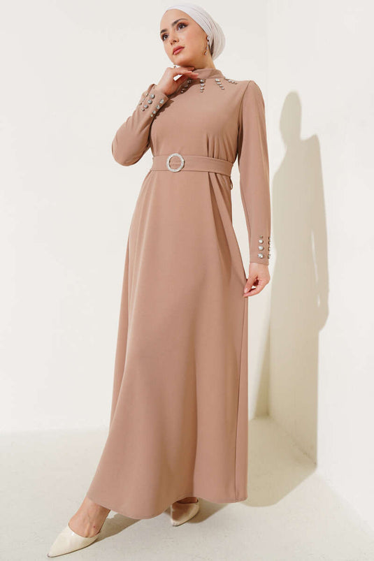 فستان الجمل مع مشبك الحزام الحجري