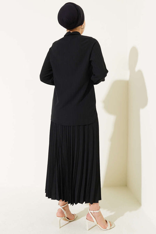 Costume deux pièces noir à jupe nouée devant et à lanières