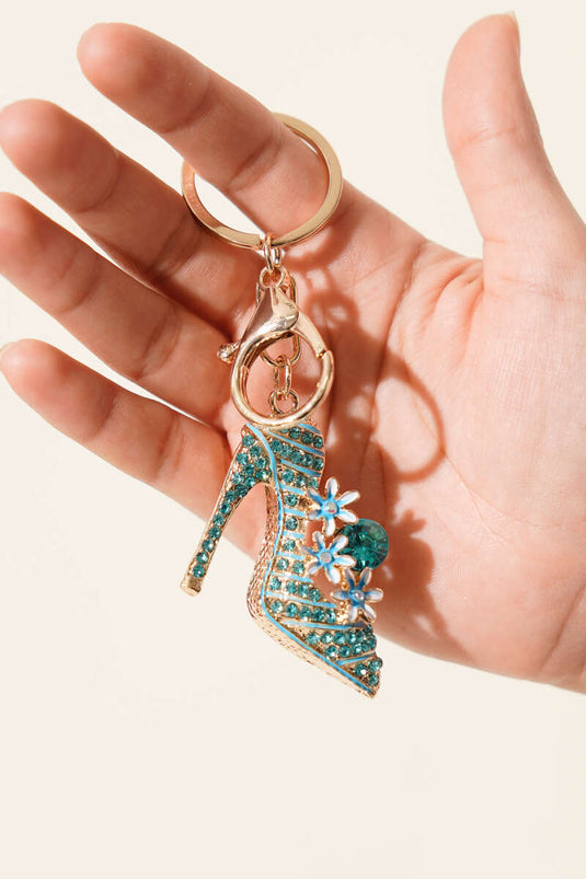 ميدالية مفاتيح ذهبية مزينة بحجر على شكل كعب عالي باللون الأزرق