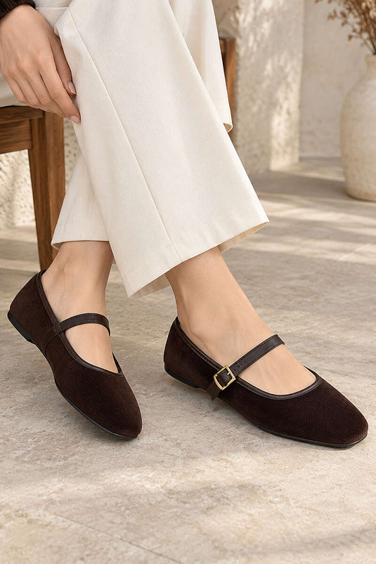 Bruine Babette Met Leren Banddetail