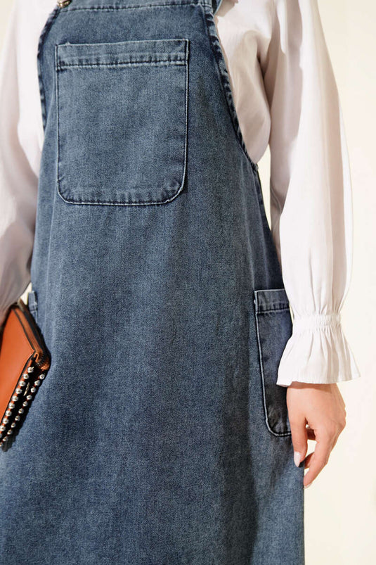 فستان دنيم بحمالات وجيب واحد باللون الأزرق الفاتح