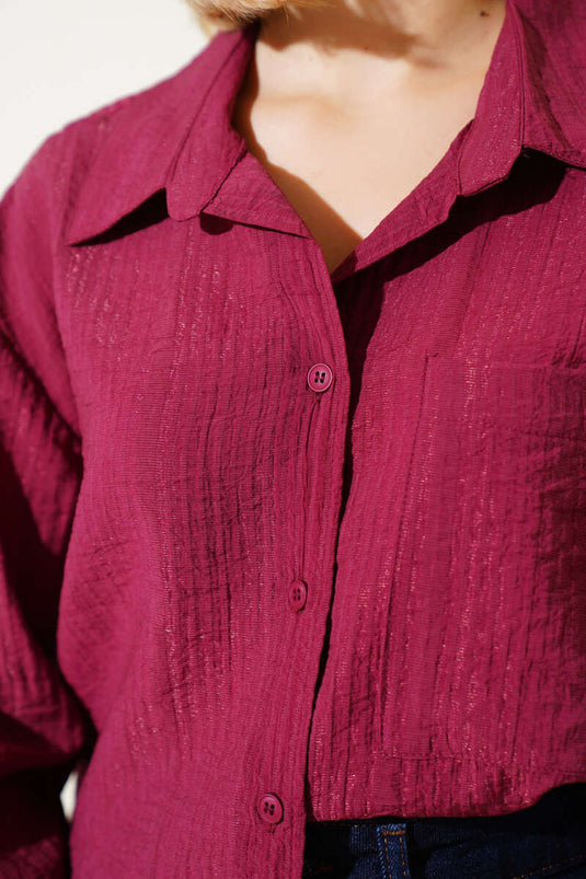 Chemise bordeaux à poche unique et texture froissée