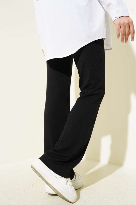 بنطلون بزر واحد باللون الأسود