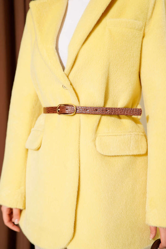 جاكيت ذو زر واحد مع حزام وذو لحية باللون الأصفر