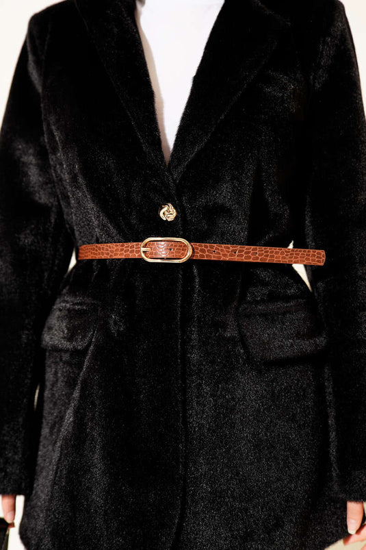 جاكيت أسود بزر واحد وحزام بتصميم اللحية