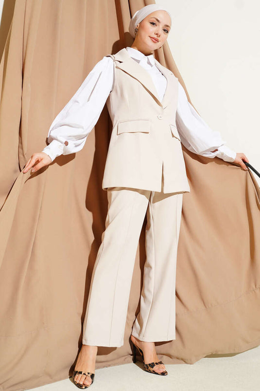 طقم بليزر بياقة متقاطعة مع صدرية بزر واحد بلون بيج