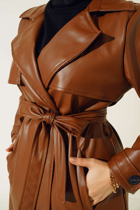 Trench-coat en cuir à ceinture et bouton unique, couleur beige