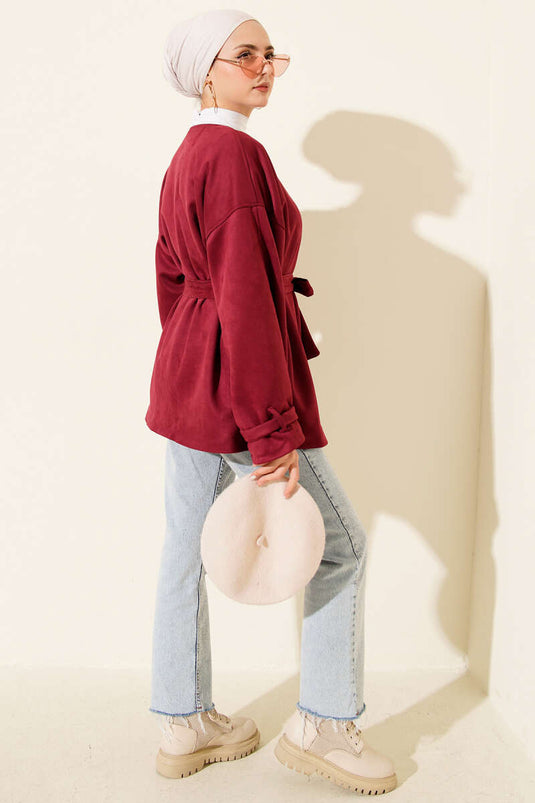 جاكيت من جلد الغزال بحزام بزر واحد، لون عنابي