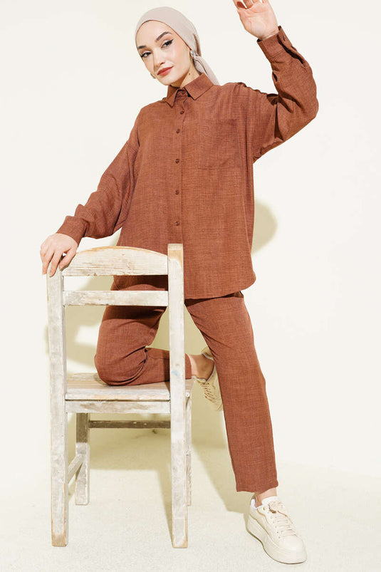 Completo doppio con camicia a tasca singola marrone
