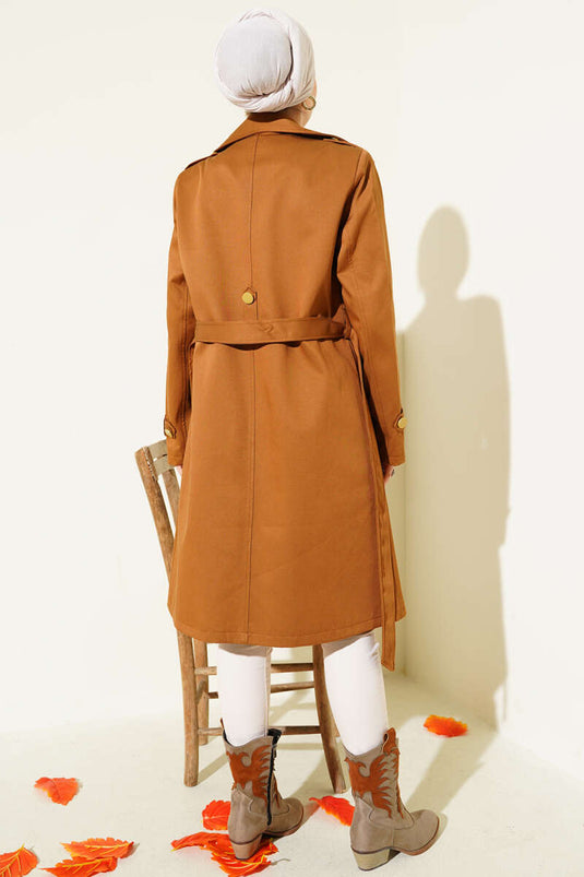 Zweireihiger Trenchcoat mit einseitiger Schulterklappe und Epauletten in Hellbraun