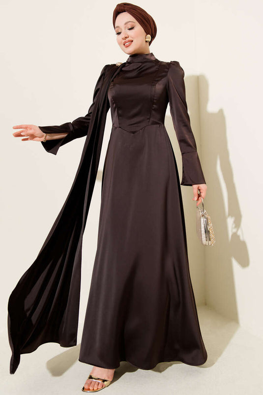 Robe de soirée en satin marron avec cape à une épaule