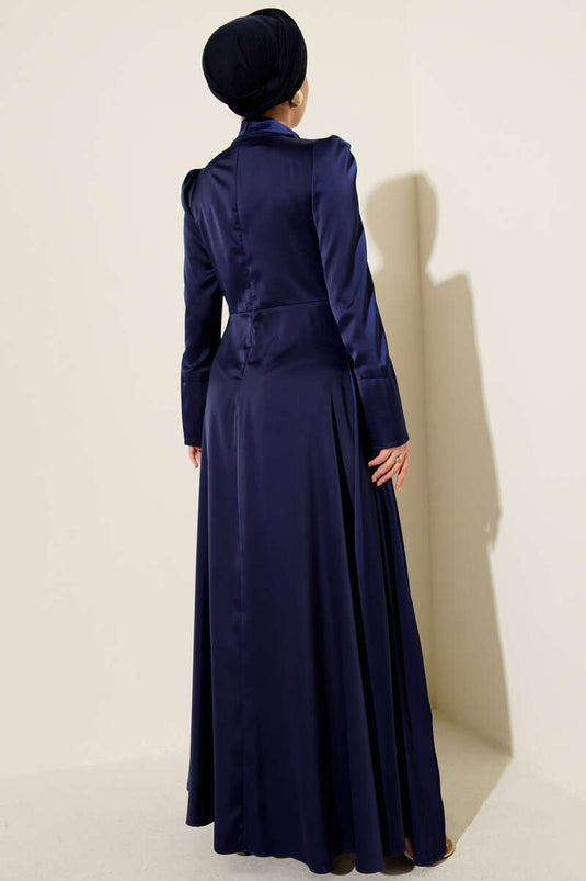 عباءة ساتان كحلية اللون بكتف واحد