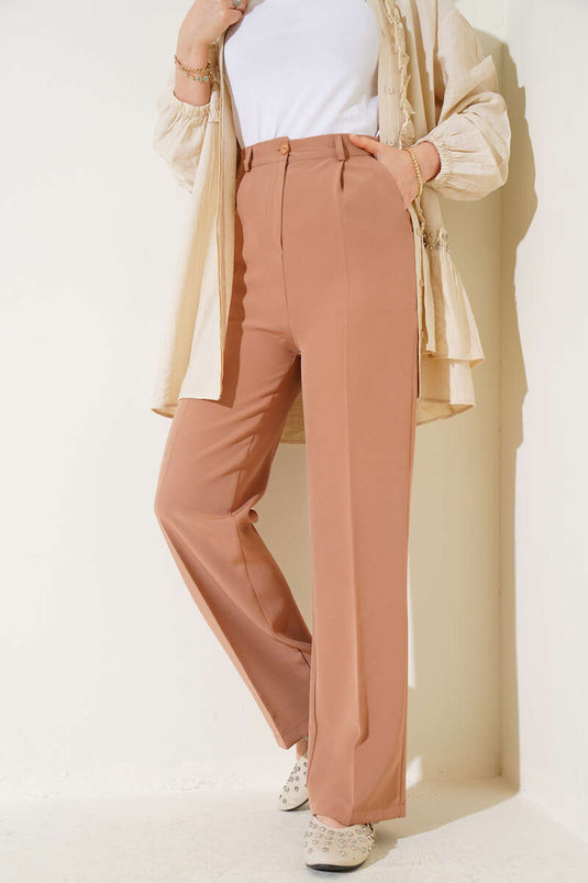 بنطلون قماشي بجيب واحد مطوي من لاتيه