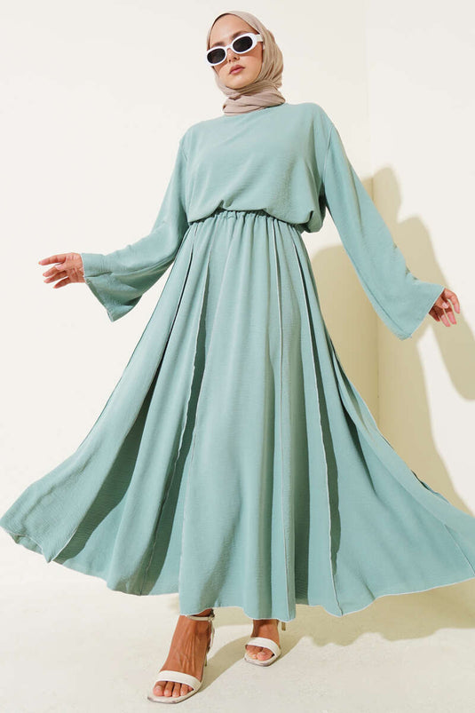 بدلة من قطعتين بتفاصيل غرزة عكسية وتنورة، لون أخضر لوزي