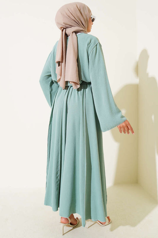 بدلة من قطعتين بتفاصيل غرزة عكسية وتنورة، لون أخضر لوزي