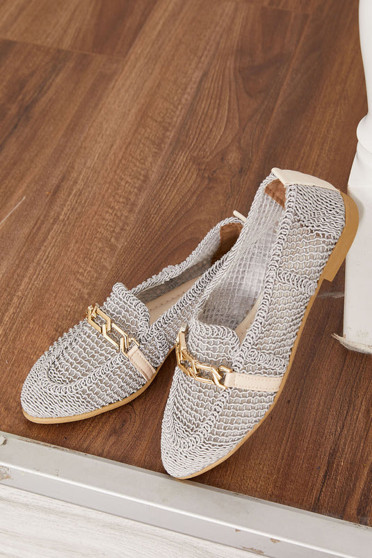 حذاء باليرينا من القش بتفاصيل مشبك باللون الرمادي