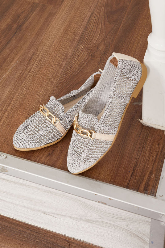 حذاء باليرينا من القش بتفاصيل مشبك باللون الرمادي
