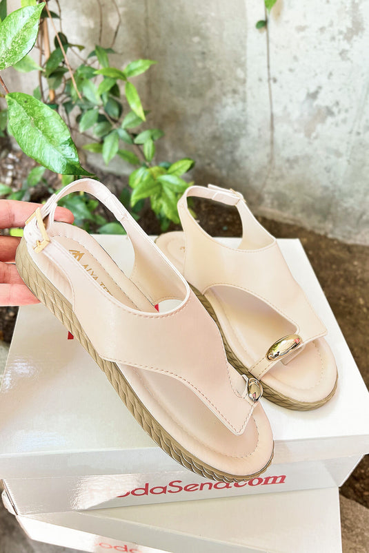 صندل فليب فلوب كريمي مع تفاصيل إبزيم