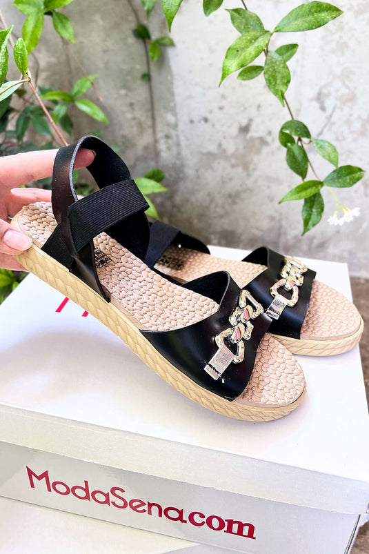 Toka Detaylı Sandalet Siyah
