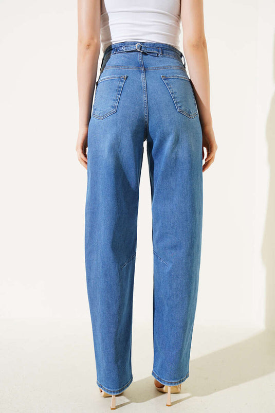 Jean baggy bleu à boucle et pinces