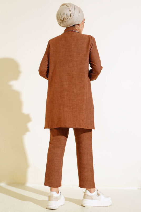 Abito in lino due pezzi marrone con bottoni superiori