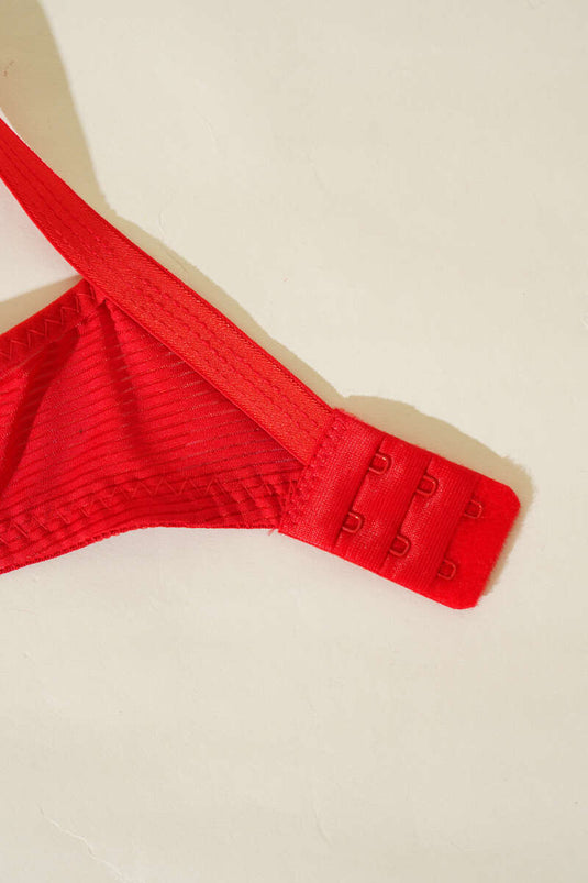 حمالة صدر صغيرة الحجم باللون الأحمر