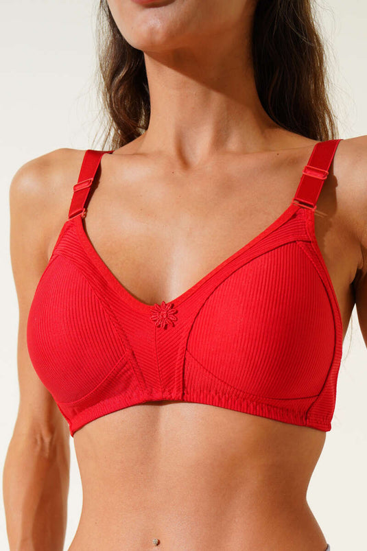 حمالة صدر صغيرة الحجم باللون الأحمر