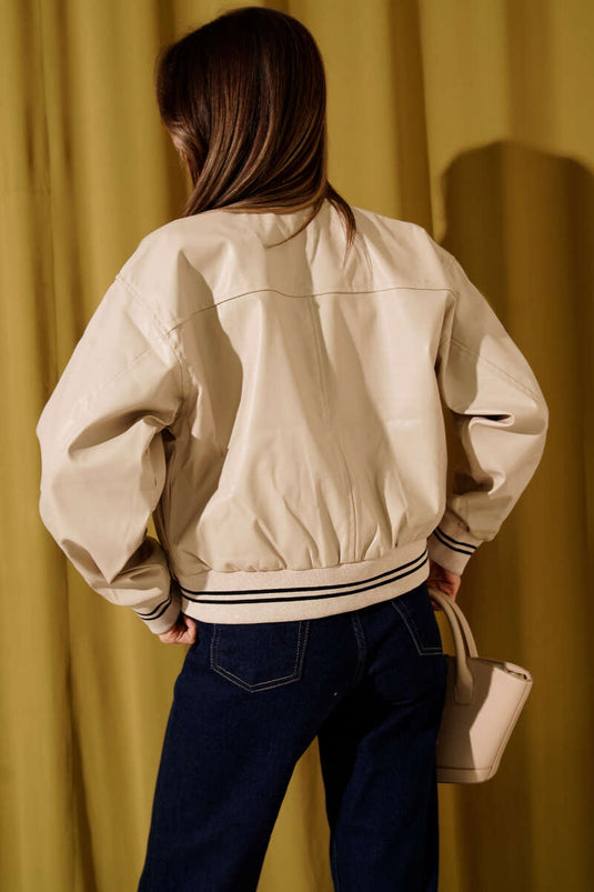 Veste courte en cuir beige avec poches et bord-côte