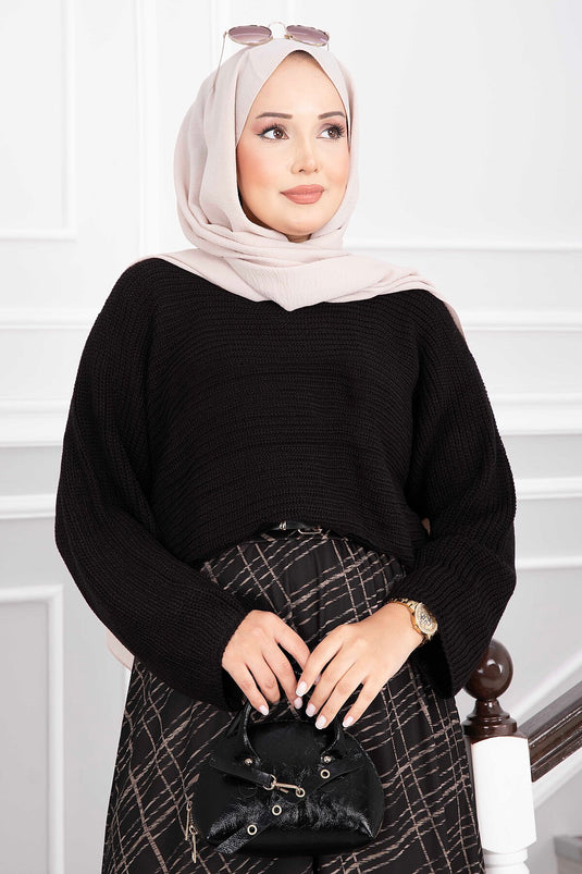 طقم كنزة صوفية وتنورة سكوبا أسود