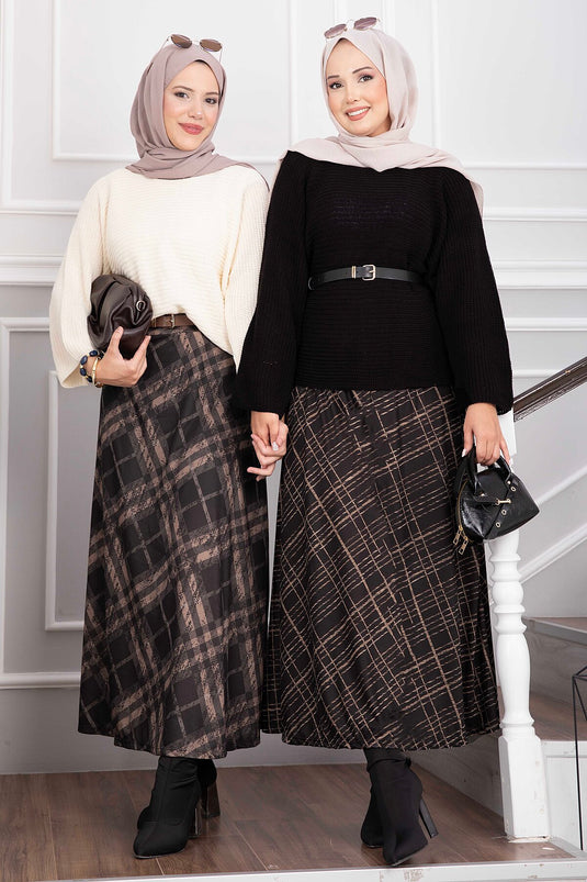 طقم كنزة صوفية وتنورة سكوبا أسود