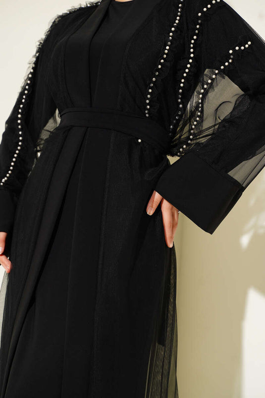 عباية سوداء بتفاصيل من التول واللؤلؤ